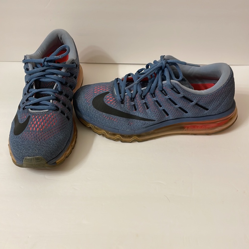 Nike - Picture 3 of 4